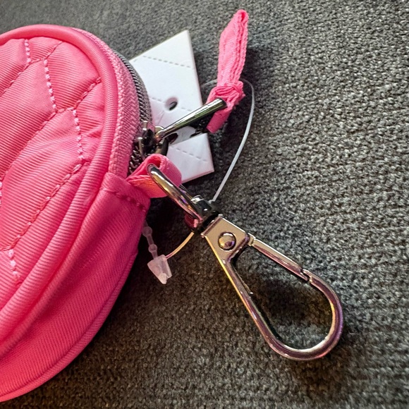 Lug Circle Embroidered Coin Pouch – Perfectly Pink (Embroidered Red Heart) - Picture 12 of 16